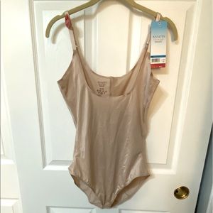 NWT ASSETS by SPANX Red Hot Label Luxe & Lean Scalloped Open Bust Body Shaper XL